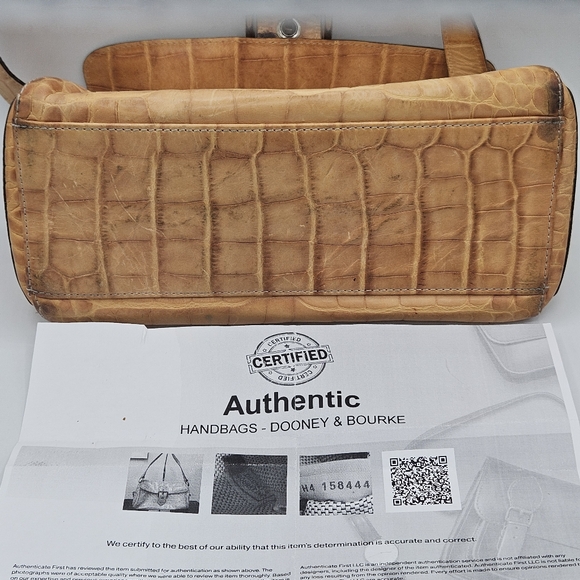 Rare Dooney & Bourke Purse Embossed Leather purse w certificate of authenticy - Picture 5 of 16